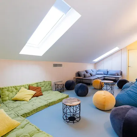 Studentville Palmeiras Bed & Breakfast